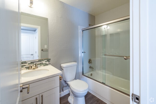 Bathroom - Stone Creek Apartments