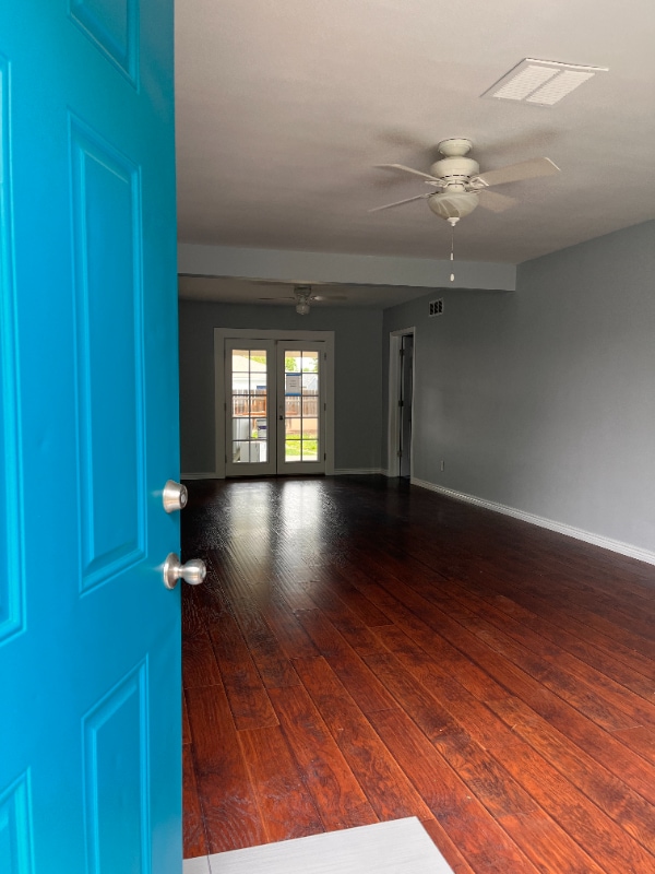 Photo - 709 Ursula St