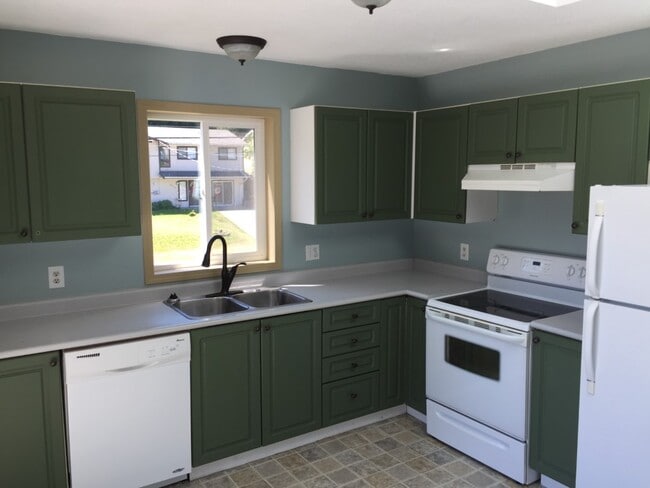 Photo - 4700 Fairbrook Crescent