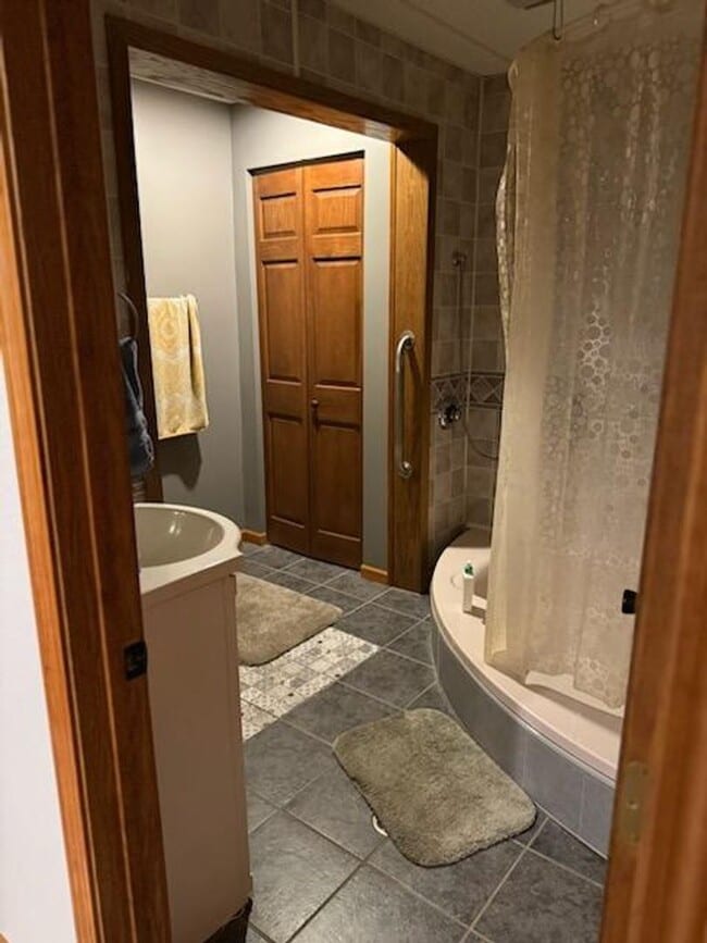 Photo - $2400 - 5 Bedroom, 2 Bath Home - Great Downtown Location and Views!!