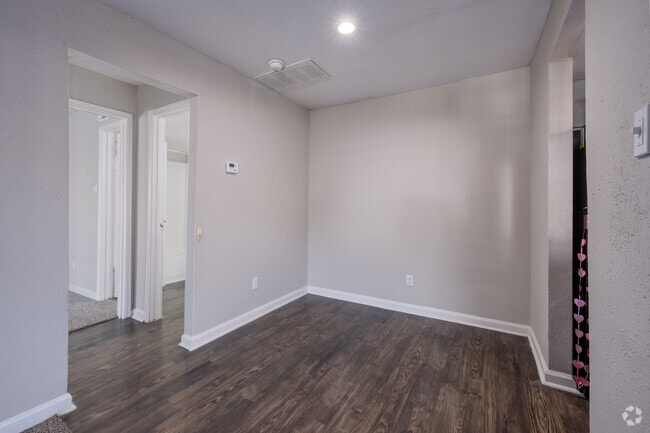 2BR, 2BA - 1,032SF - Dining Area