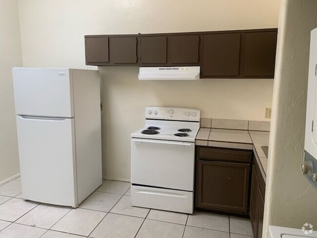 Building Photo - 2 Bedroom 1 Bath 4-plex Rental