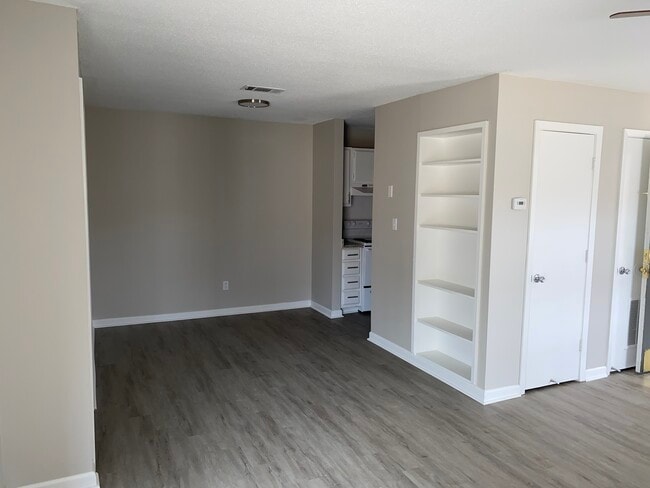 Photo - Regency Apartments