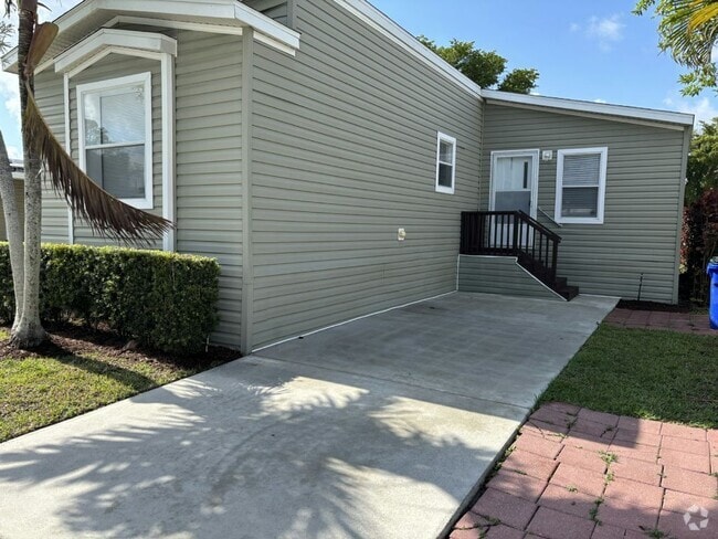 Building Photo - 6532 NW 29th St Rental