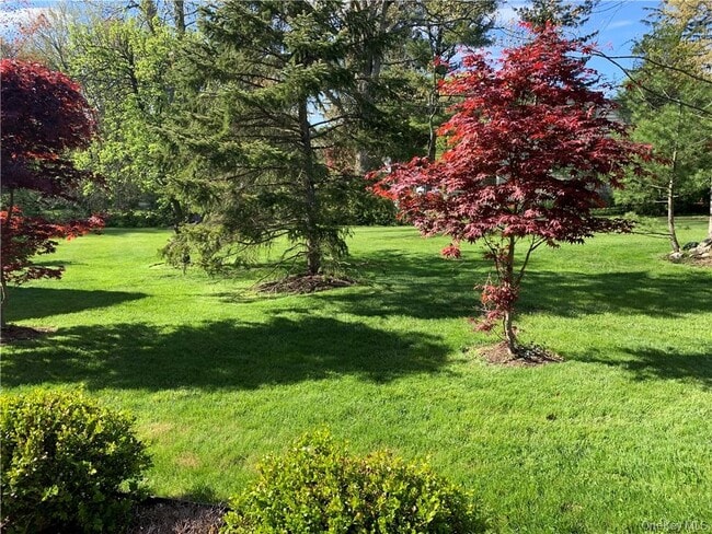 Photo - 10 W Clarkstown Rd
