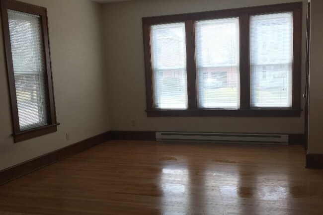 Photo - 124 Center St