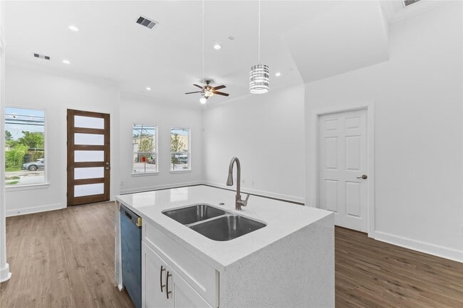 Photo - 7805 Farnsworth St Unit B