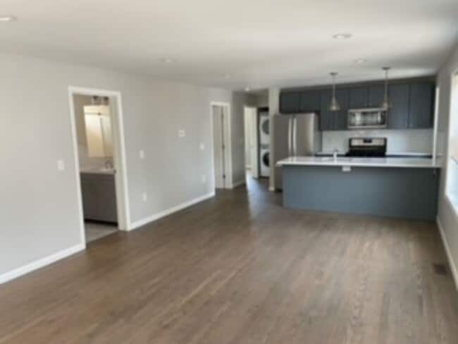 Photo - 489 Admiral St Unit 1