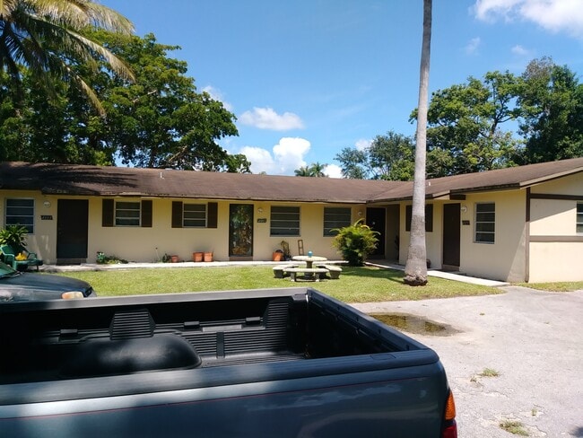 Photo - 4875 - 4883 SW 65 Ave