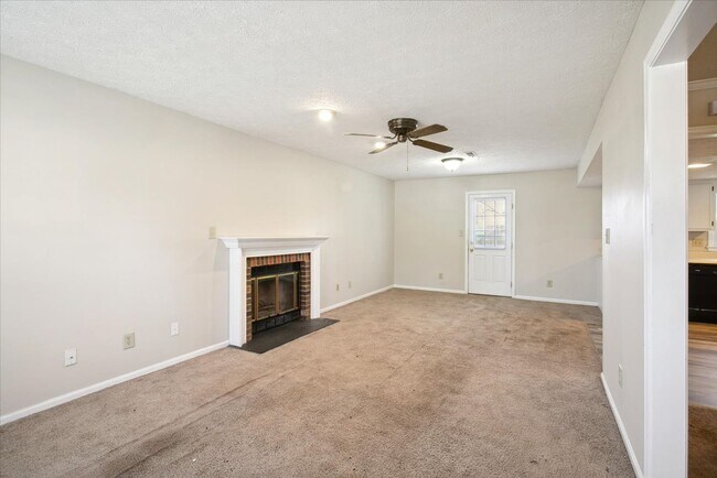 Photo - Scotland Square - Hampton