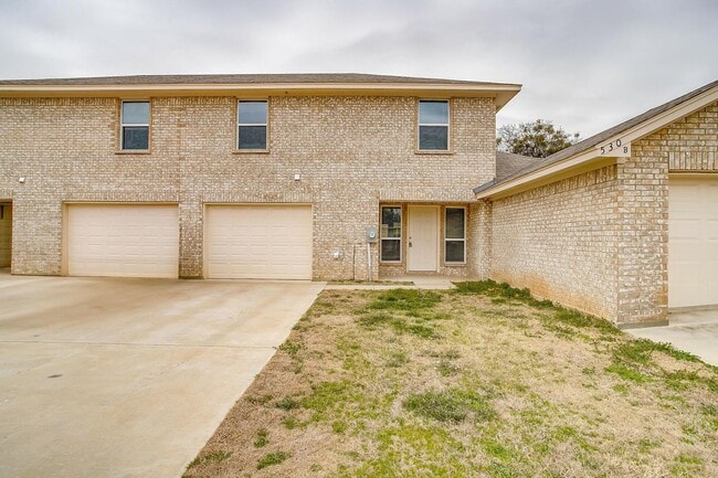 Photo - 1/2 Off First Month Unidad 1606 B Granbury Rd