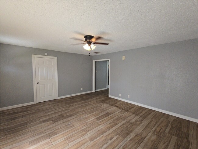 Photo - 5115 Balkin St