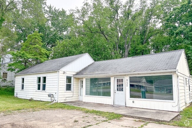 Building Photo - COMING SOON!! 3 Bedroom Home with Huge Yar...
