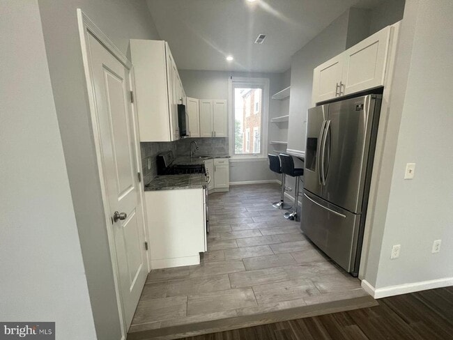 Photo - 709 W Girard Ave