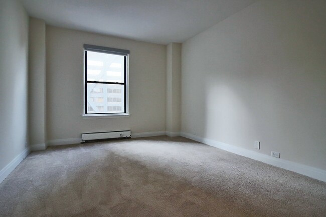 Photo - 2933 N Sheridan Rd