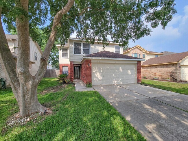 Building Photo - Immaculate home with new front landscaping, tiled entry, neutral colors. Wood Deck perfect for ba...