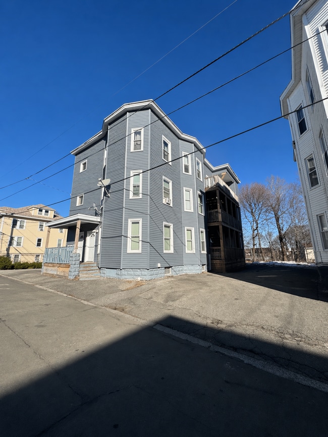 Building Photo - Central St Unit 4