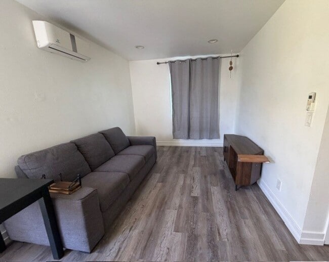 Photo - 3320 W 66th St Unidad 1