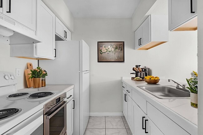 Building Photo - The Meridian at 2825