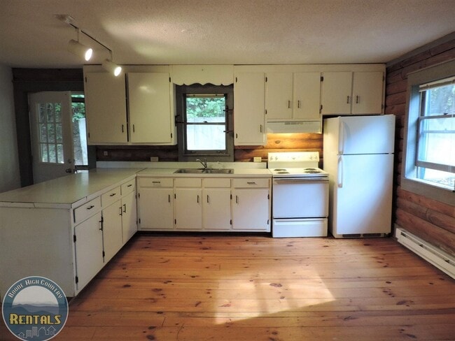 Photo - Cute Log Home Overlooking Wooded Area