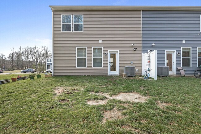 Photo - 193 Currant Cir