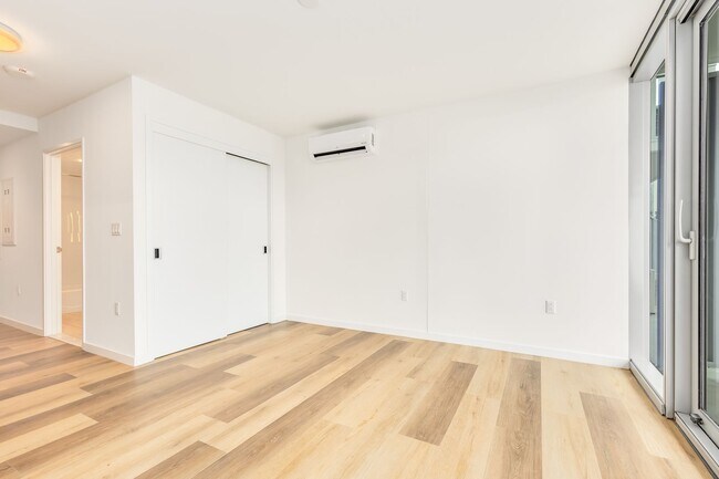 Photo - Urban Living w/Amenities - Studio w/1ba/1pkg PETS NEGOTIABLE! Unit 308