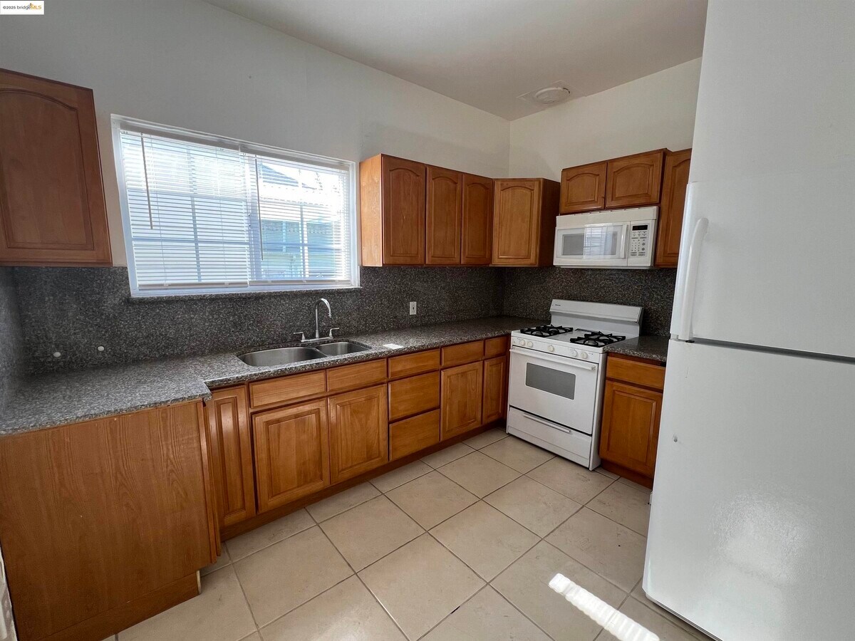 Photo - 3244 Ellis St Unit #C