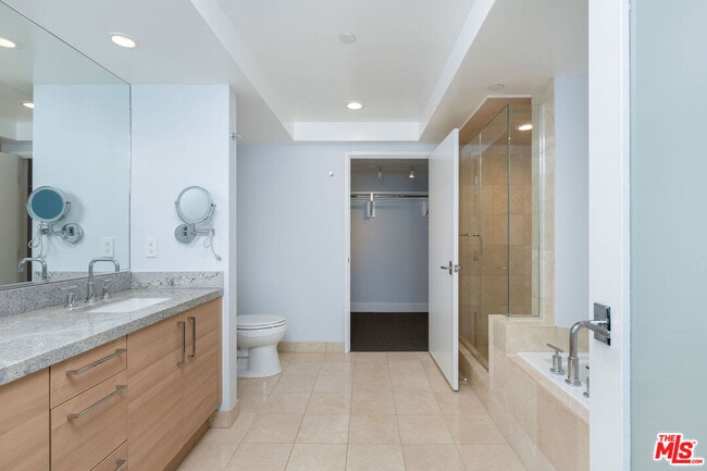 Photo - 13650 Marina Pointe Dr Unidad 1509