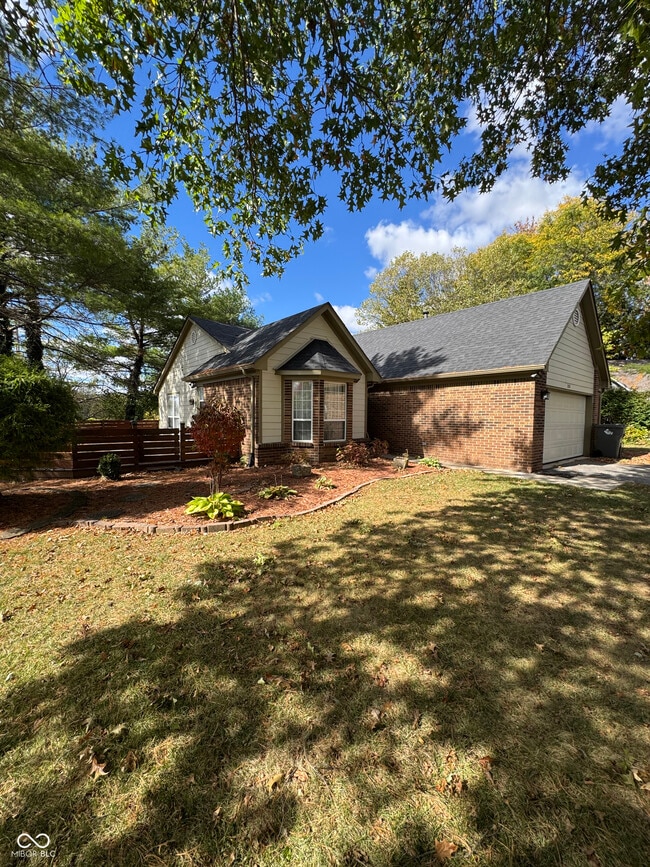 Photo - 3572 Laureate Ct N