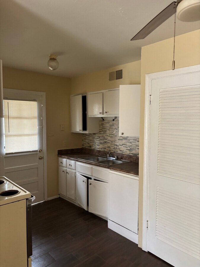 Photo - 3063 Lyndale Ave