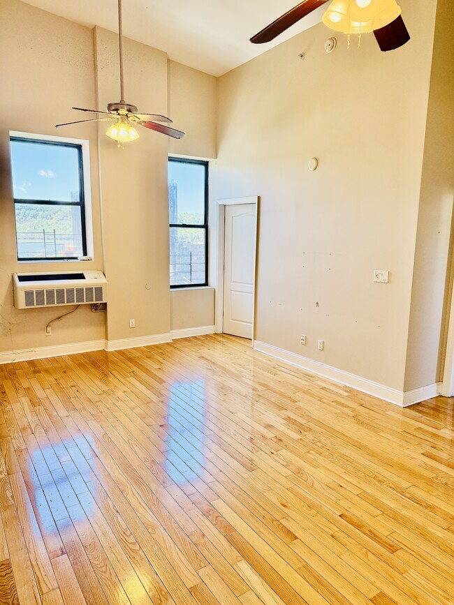 Building Photo - 45 S Broadway Unit 4J