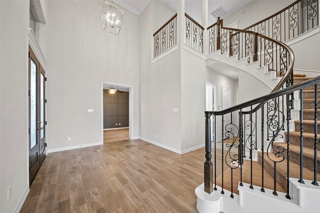 Photo - 2823 Maple Oak Ln