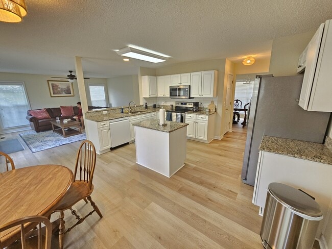 Photo - 207 Hope Creek Dr