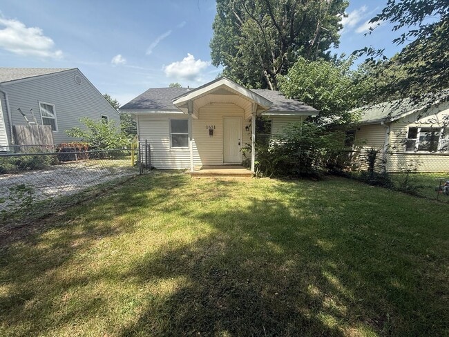 Building Photo - 1531 E Talmage St