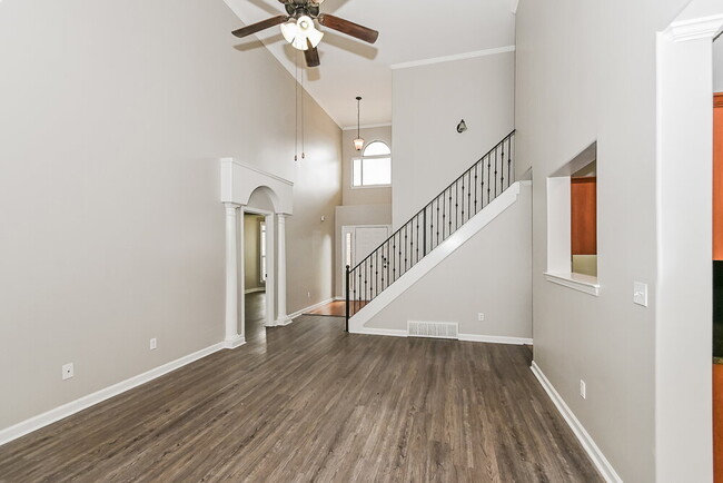 Photo - 6755 Clarmore Dr