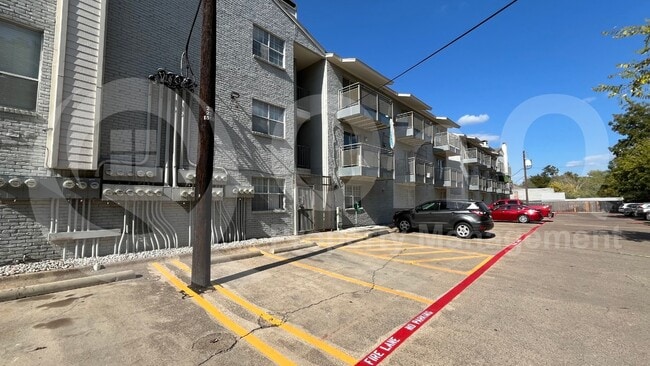 Building Photo - 4502 Gaston Ave Rental