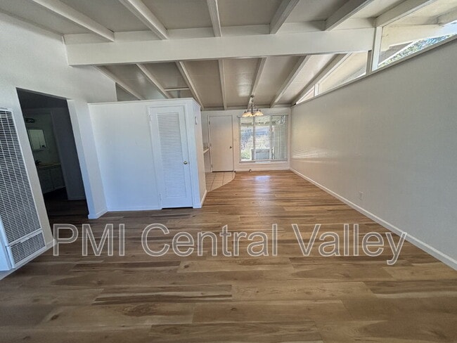 Photo - 944 Bridgewood Way