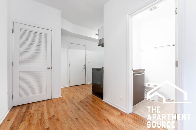 Photo - 5054 N Winthrop Ave Unidad 305