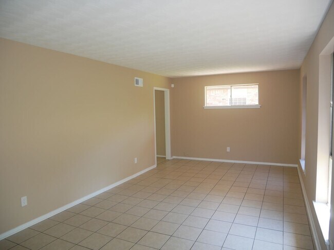 Photo - ****JUST REDUCED****1416 Vicksburg Drive S...