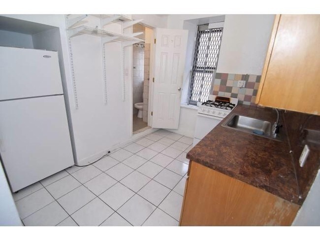 Kitchen - 42-52 Kenmare St