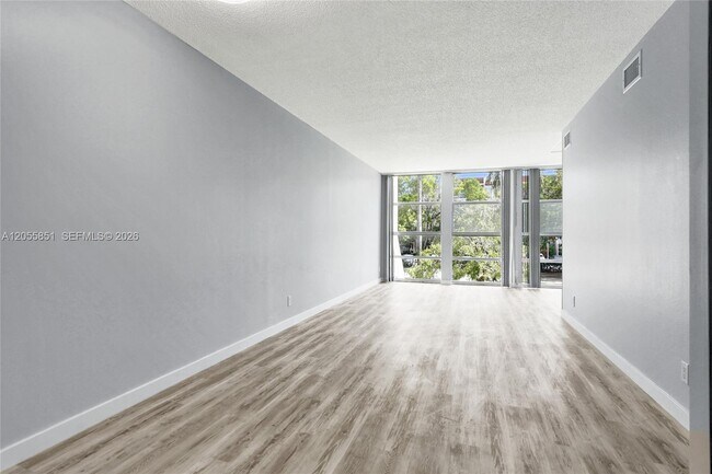 Photo - 2000 Atlantic Shores Blvd Unit 207