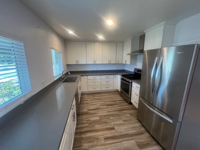 Photo - 880 San Mateo Ct