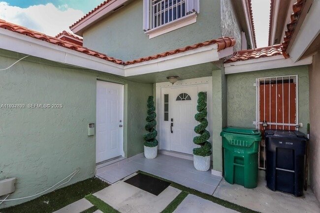 Building Photo - 1021 SW 104th Ct Unit 2