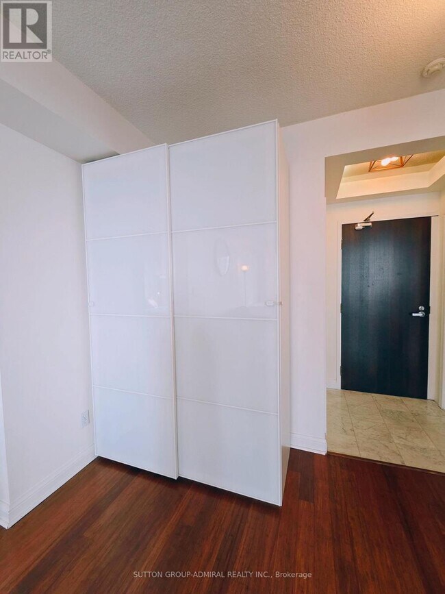 Photo - 101 Subway Crescent Unité Ph101