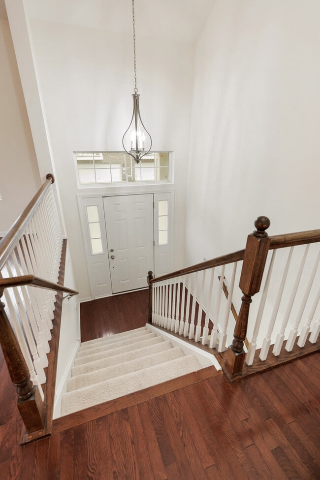 Photo - 2528 Dunraven Ave