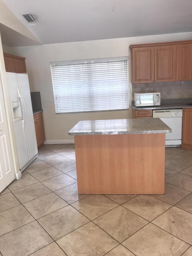 Photo - 845 NW 98th Ave