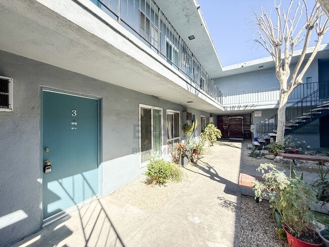 Photo - 5611 Fulcher Ave Unidad 3