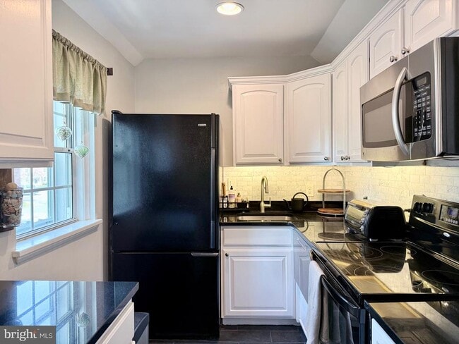 Building Photo - 4628 36th St S Unit B1