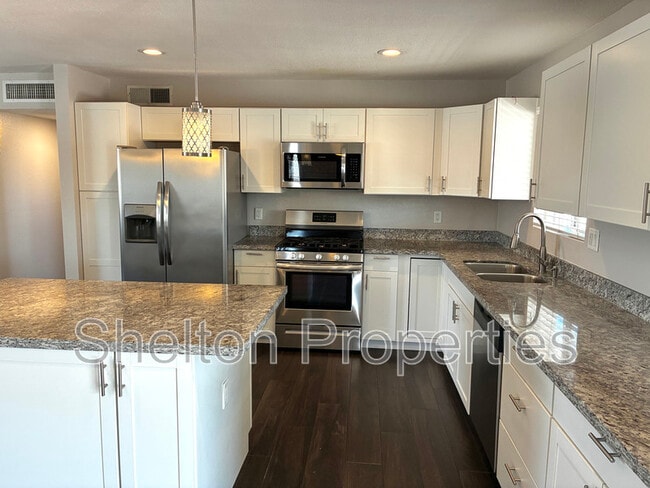 Photo - 1421 S Roberts Rd