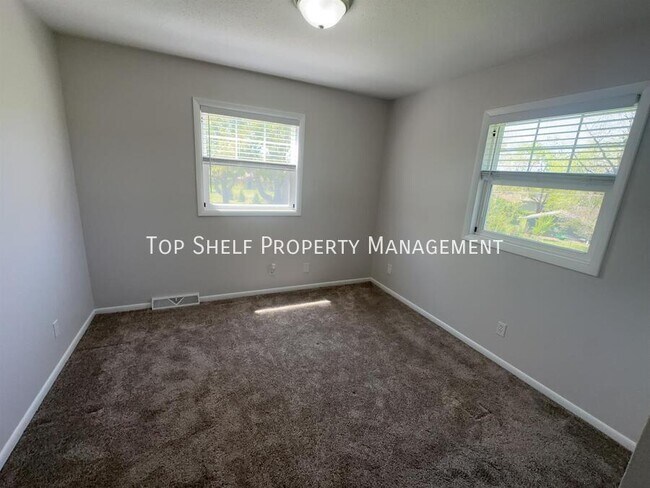 Photo - 308 SW Westview Dr